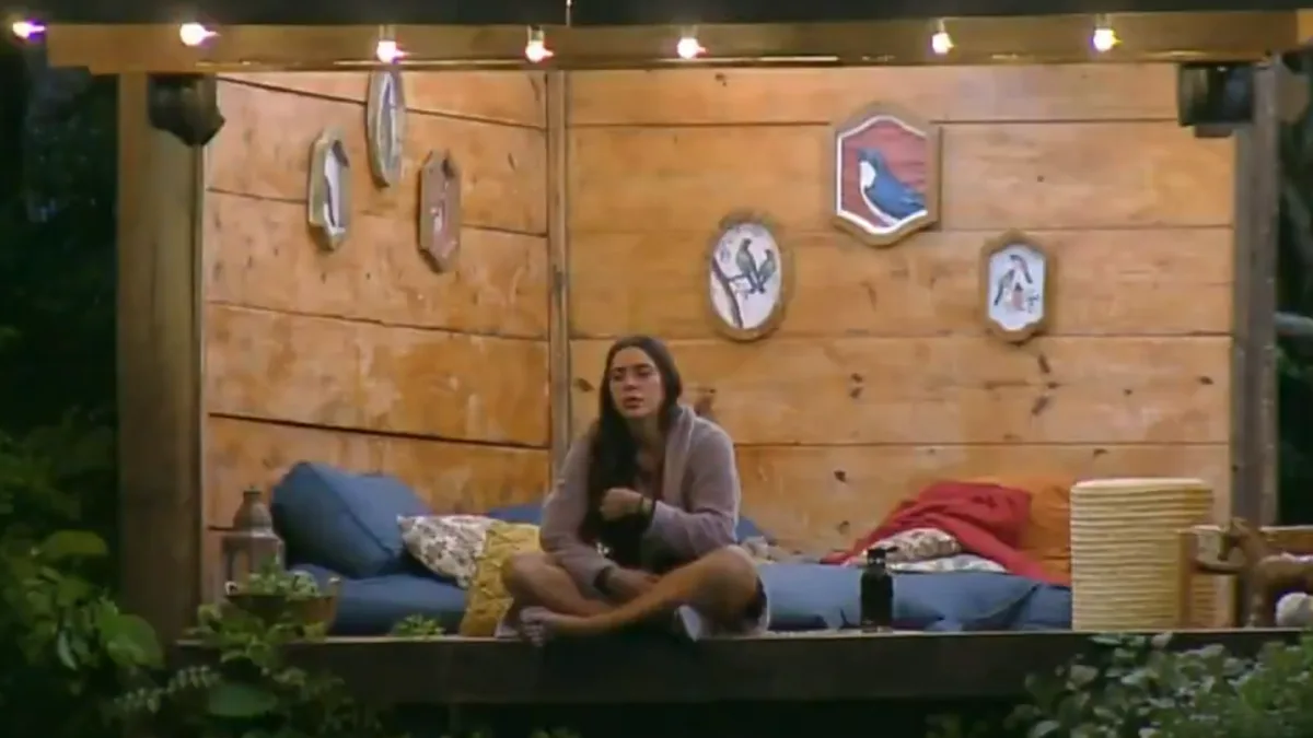 Luana na casa da árvore (reprodução Record)