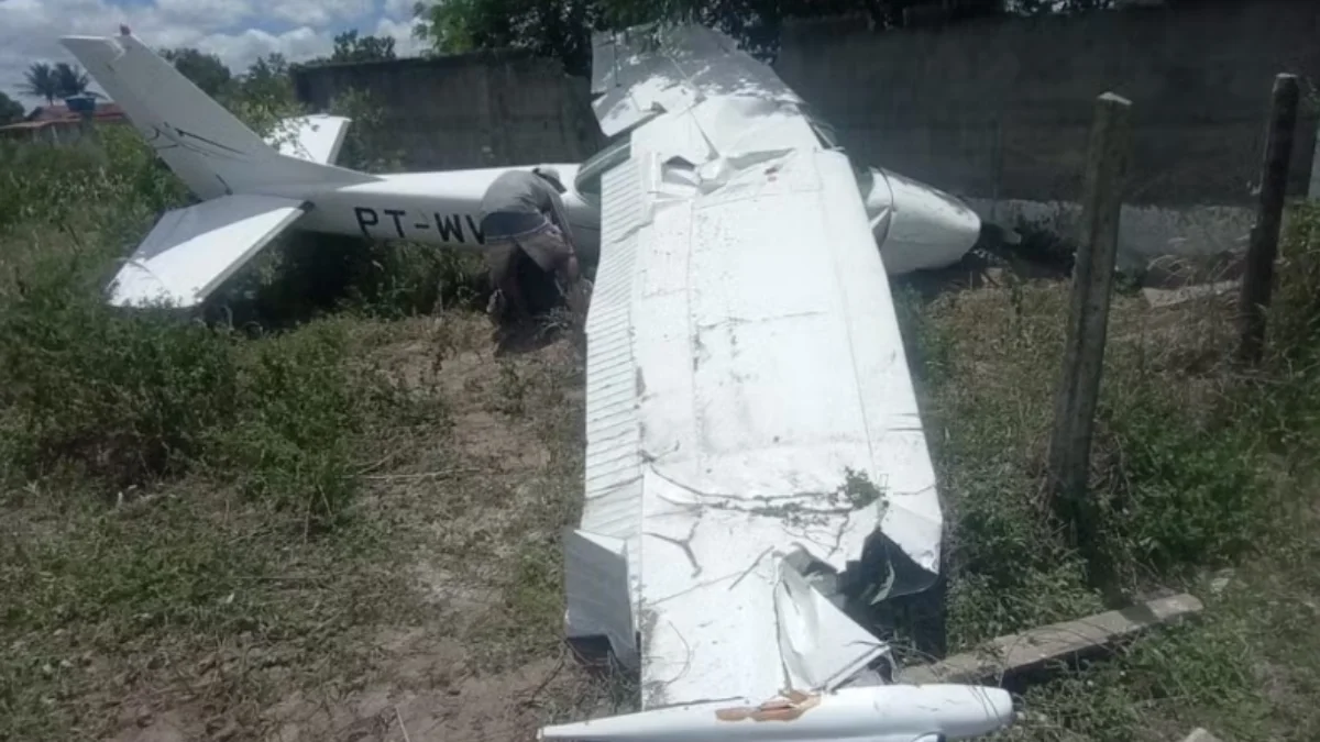 Avião PB